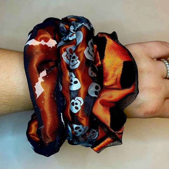 Halloween Scrunchie Bundle🎃 - Picture 2 of 3